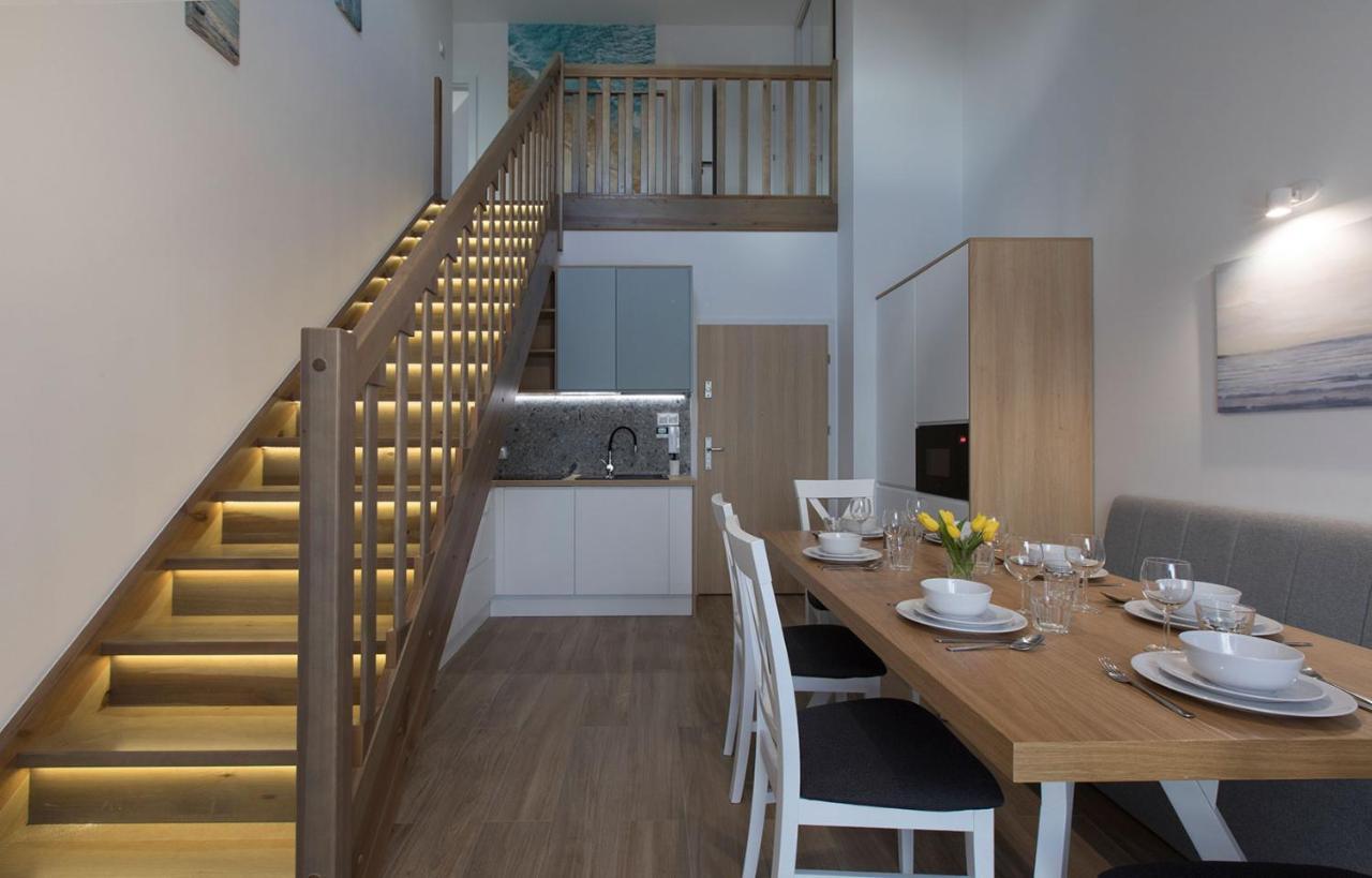 Willa Przy Porcie - Apartamenty Z Aneksami Kuchennymi Ustka Buitenkant foto
