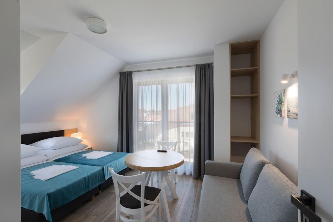 Willa Przy Porcie - Apartamenty Z Aneksami Kuchennymi Ustka Buitenkant foto