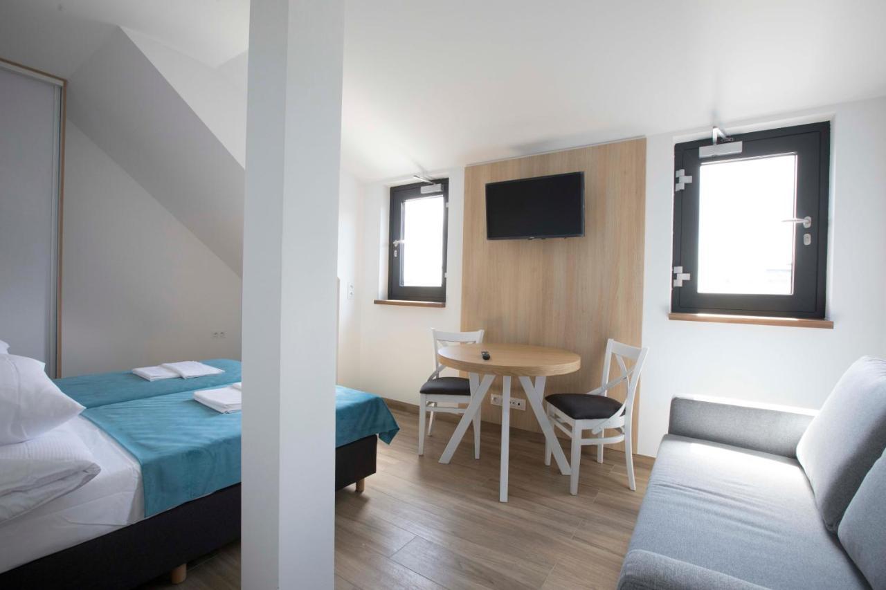 Willa Przy Porcie - Apartamenty Z Aneksami Kuchennymi Ustka Buitenkant foto
