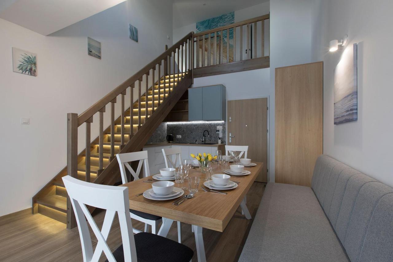 Willa Przy Porcie - Apartamenty Z Aneksami Kuchennymi Ustka Buitenkant foto