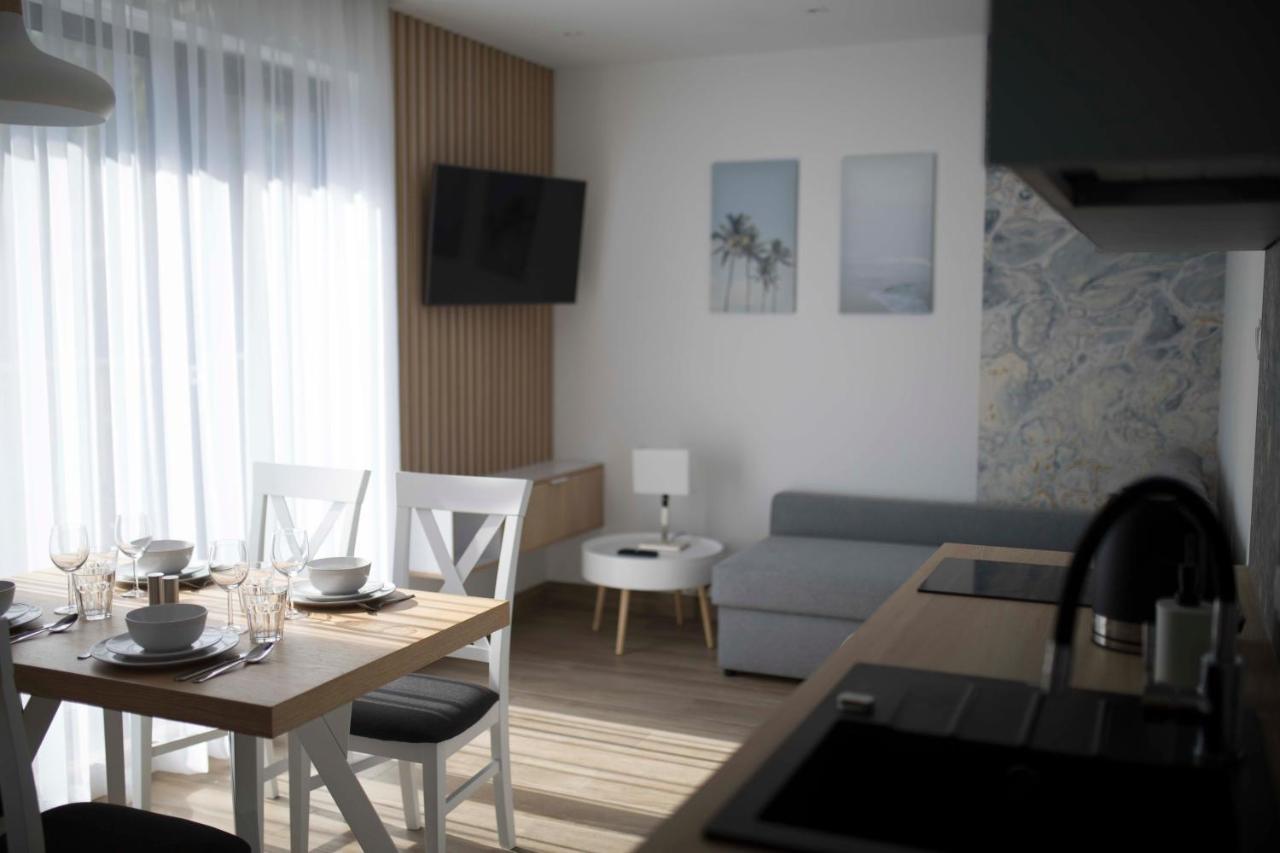 Willa Przy Porcie - Apartamenty Z Aneksami Kuchennymi Ustka Buitenkant foto