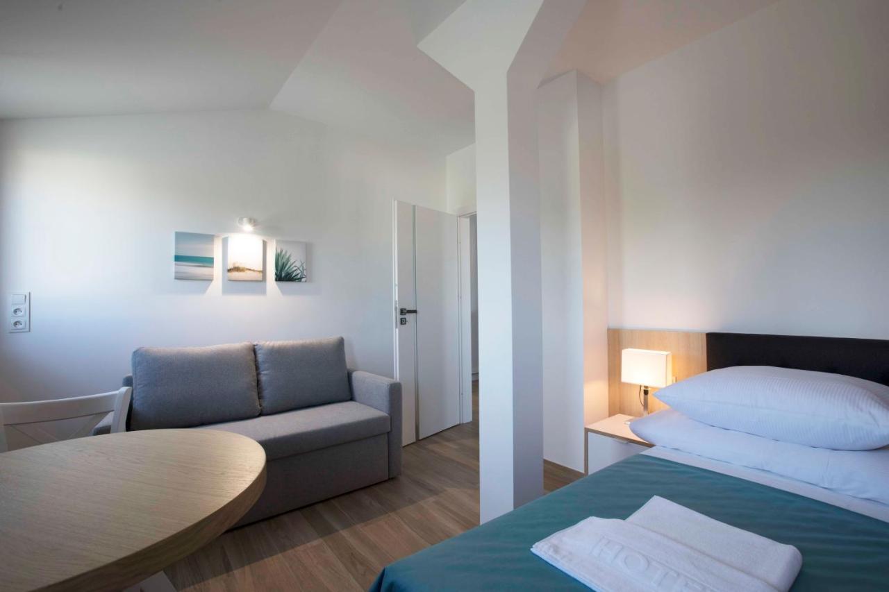 Willa Przy Porcie - Apartamenty Z Aneksami Kuchennymi Ustka Buitenkant foto