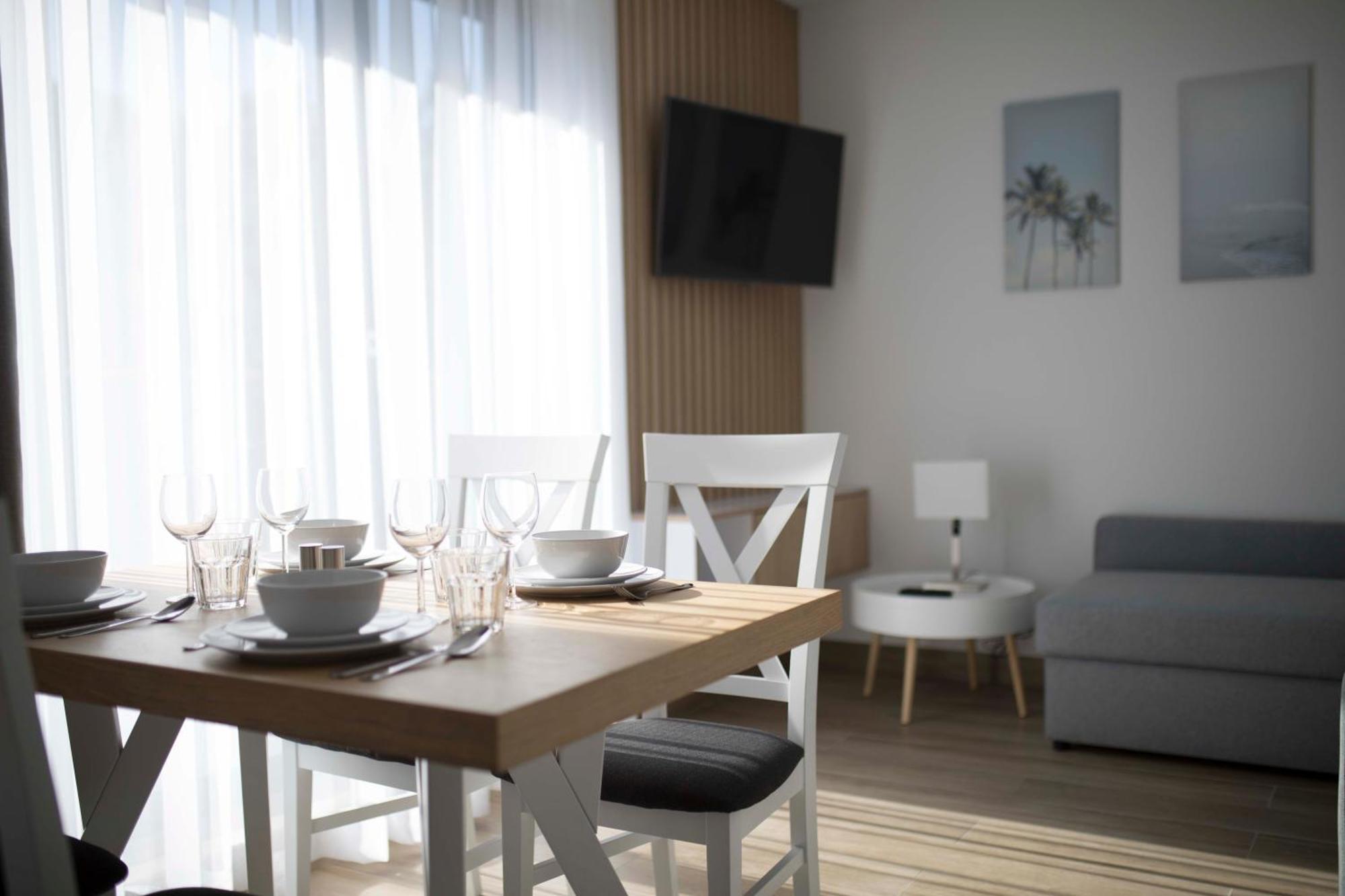 Willa Przy Porcie - Apartamenty Z Aneksami Kuchennymi Ustka Buitenkant foto